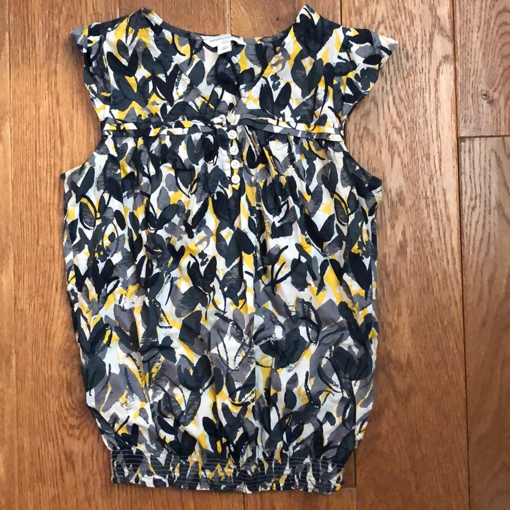 Banana Republic flutter sleeve printed blouse